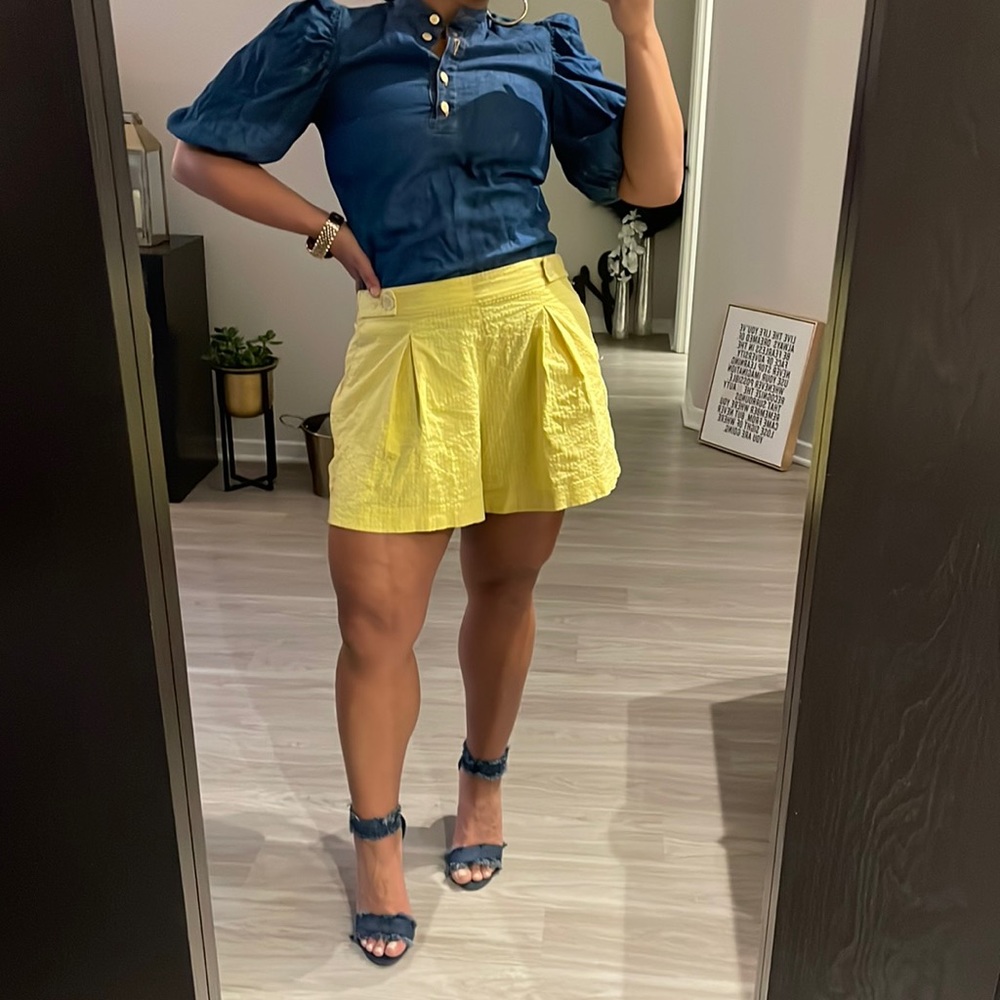 Banana Republic Shorts 💛